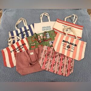 Eight Sezane totes and two free gifts. Ships next day.